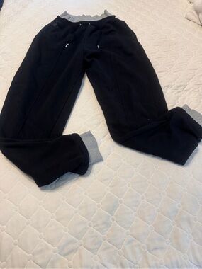 Nike Women’s Black Hi-waste Jogger Sweatpants with Gray Cuffs